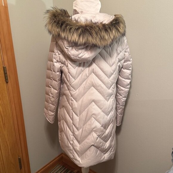 Women’s Kenneth Cole Cream Fur-Trimmed Hooded Parka - Large - Picture 4 of 9